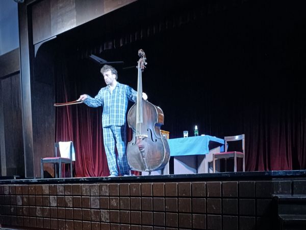 KONTRABAS - Nije lako biti kontra a kako je tek teško kad si kontrabasist… ispričao nam je Filip Sertić