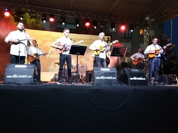 Nastup Tamburaškog sastava na Večeri tamburice u sklopu proslave Dana grada