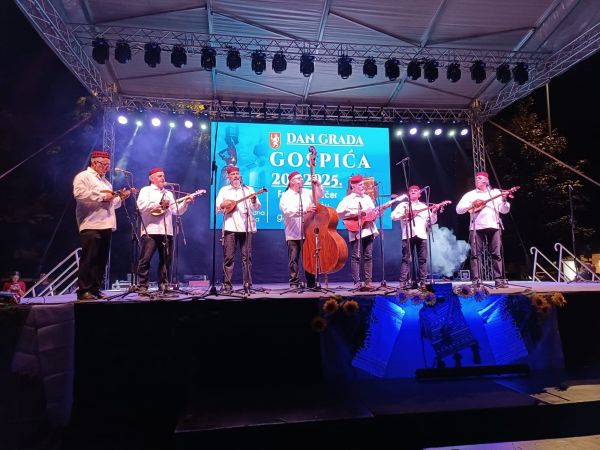 VIS LIKOTE NASTUPILI U PROGRAMU PROSLAVE DANA GRADA VIS LIKOTE NASTUPILI U PROGRAMU PROSLAVE DANA GRADA